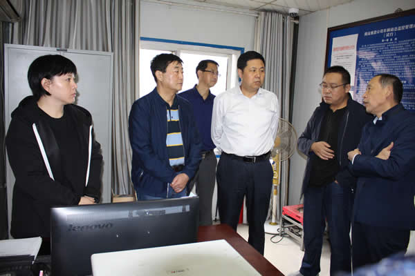 市交通運(yùn)輸局黨組副書記、市運(yùn)管局局長何濤一行到隴運(yùn)集團(tuán)公司檢查國慶節(jié)前安全生產(chǎn)工作