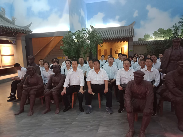 隴運(yùn)集團(tuán)公司黨委開展“不忘初心、牢記使命”紀(jì)念建黨98周年主題黨日活動(dòng)