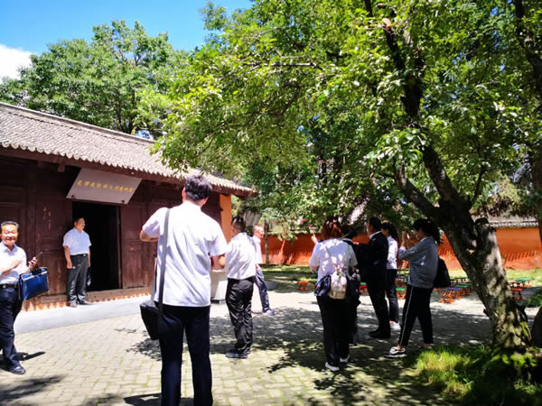 隴運(yùn)集團(tuán)公司黨委開展“不忘初心、牢記使命”紀(jì)念建黨98周年主題黨日活動(dòng)