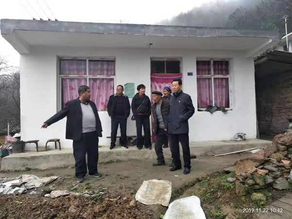 隴運(yùn)集團(tuán)公司開展“解難題、辦實(shí)事、送溫暖”主題黨日活動